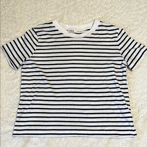 Zara Black and White Short Sleeve Tees